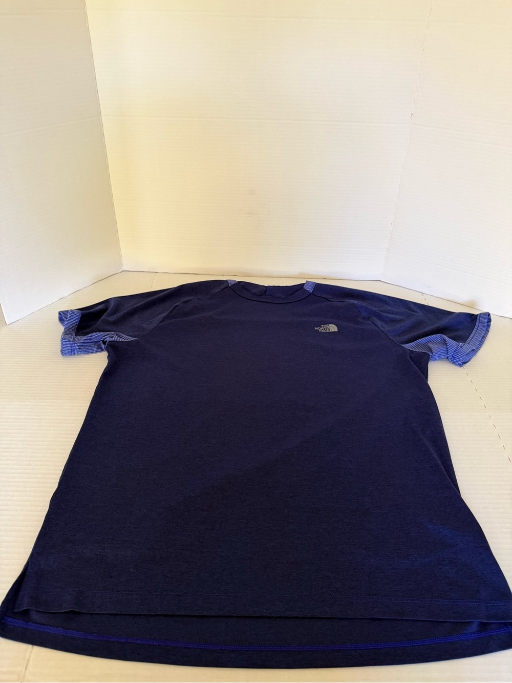 Large The North Face Men's Navy Short Sleeve Crew Golf Tee with Contrast Trim